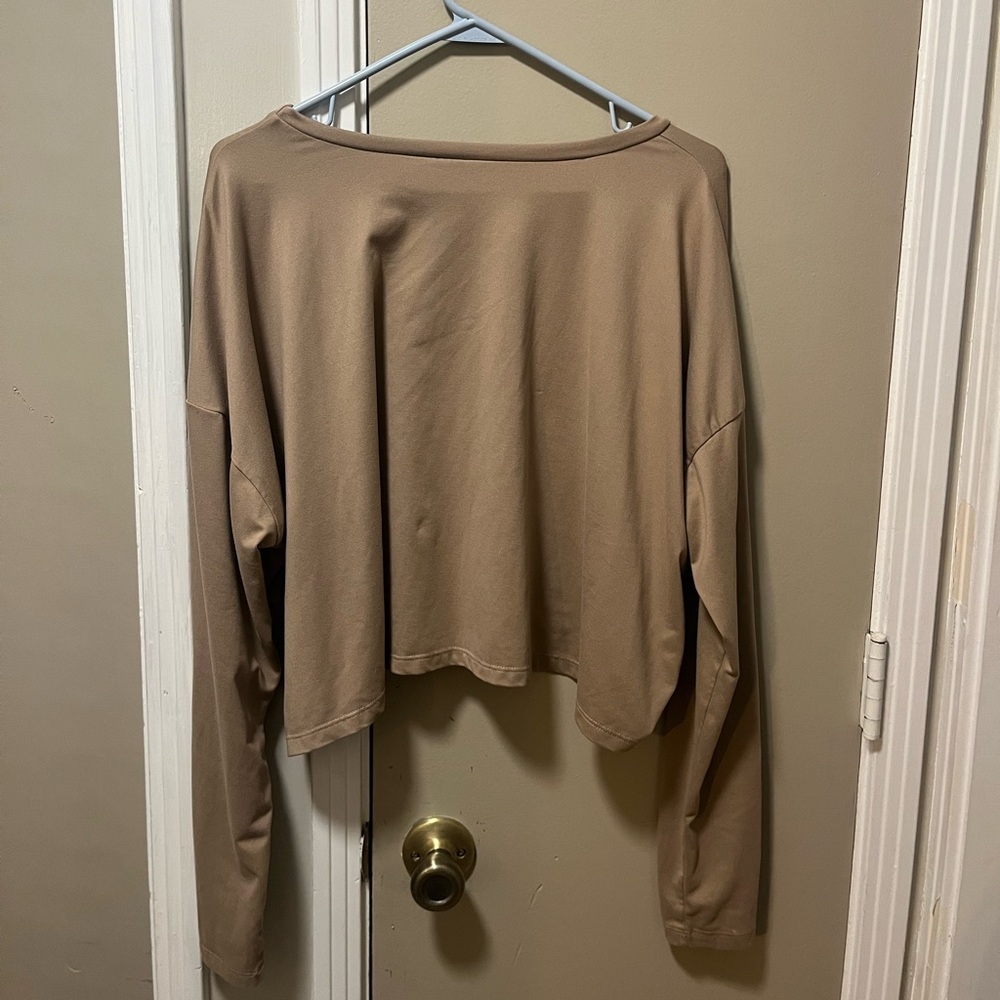 Elegant Brown Long Sleeve Crop Top - Picture 5 of 6